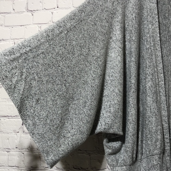 Anthropologie Cardigan in ligth gray - Picture 3 of 8